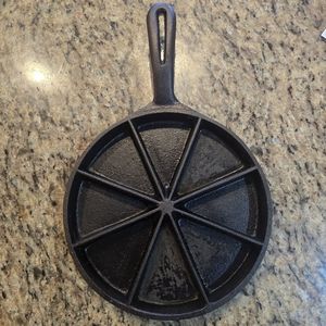 9 inch cast iron cornbread pan